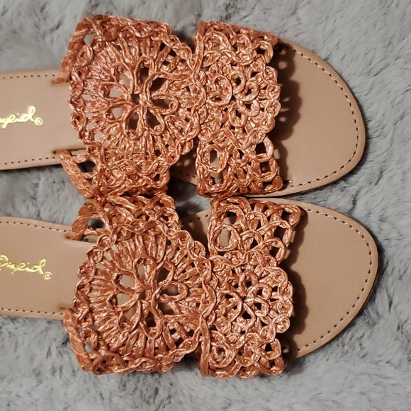 Qupid flower knit pattern sandals - Picture 2 of 7